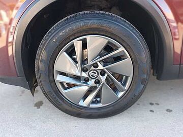 Nissan Qashqai DIG-T 103kW (140CV) mHEV 4x2 Acenta Burgundy (metalizada)